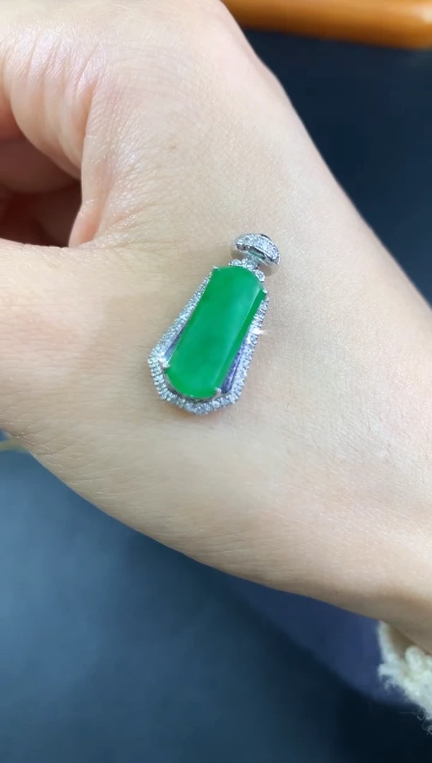 【闪购商品】翡翠吊坠(不含链)18K金镶嵌吊坠|2980多样性发其一