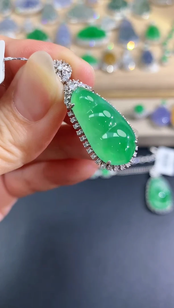 【闪购商品】翡翠吊坠(不含链)18K金镶嵌豆子|12800+0