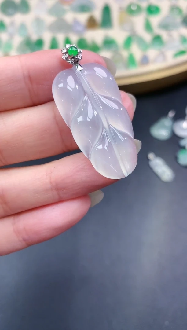 【闪购商品】翡翠吊坠(不含链)18K金镶嵌65叶子|2200+0