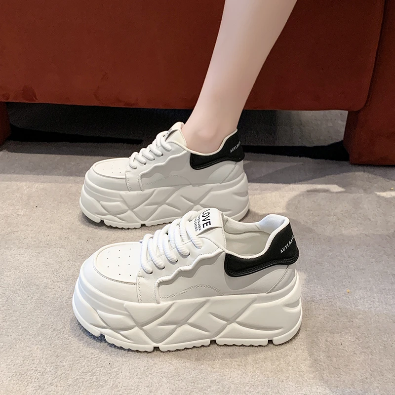7cm厚底小白鞋女款2024年新款小个子增高松糕软底女单鞋运动板鞋