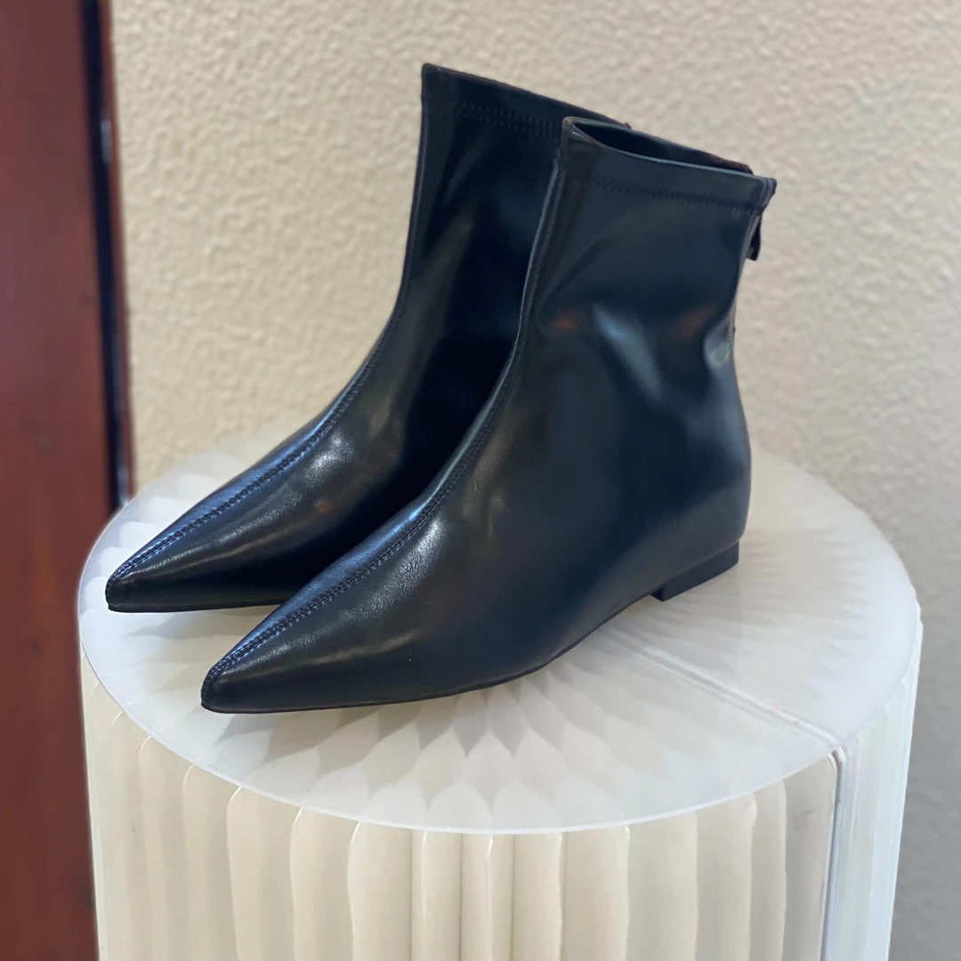 风格尖头秀气短靴