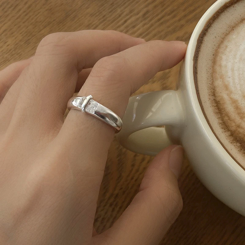925银合成锆石戒指 13-17港码，简约素圈锆石设计开口戒指小众百搭