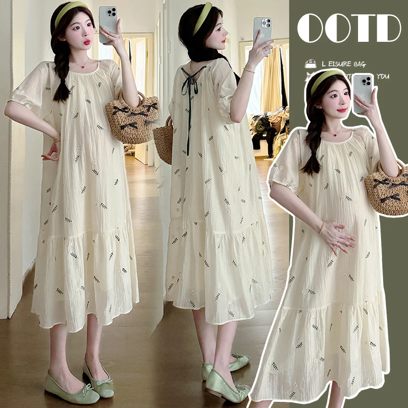 孕妇装夏装新款大圆领刺绣连衣裙小清新气质宽松大码孕期显瘦长裙