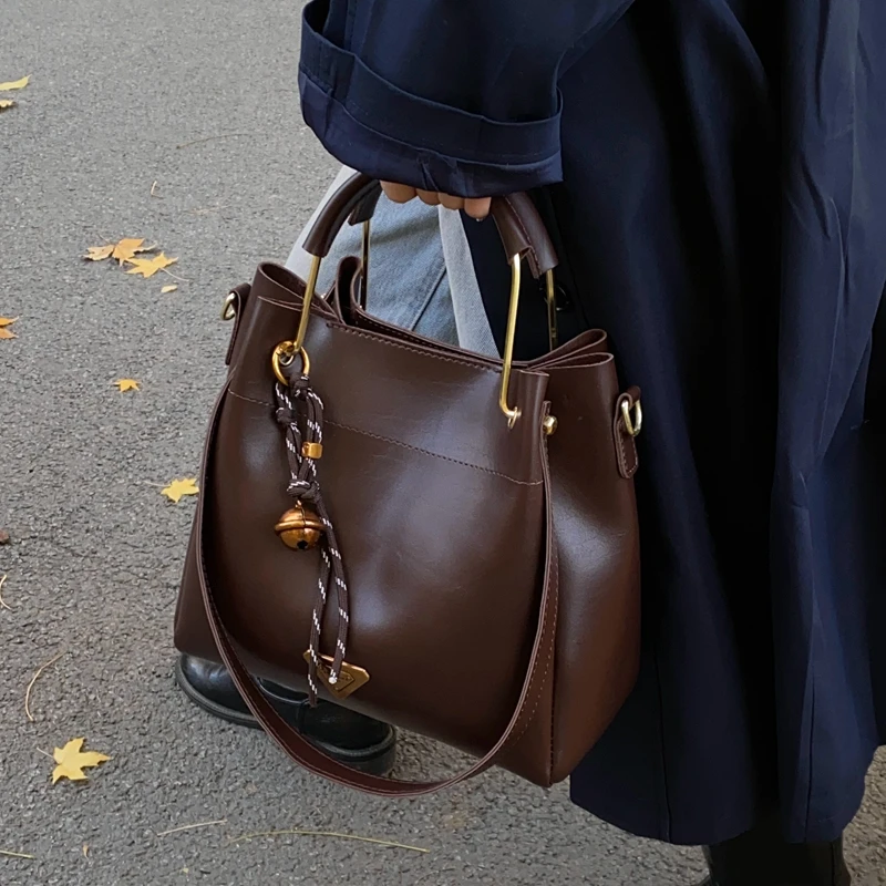 高级感复古托特包包女秋冬季百搭通勤单肩斜挎包大容量手提水桶包