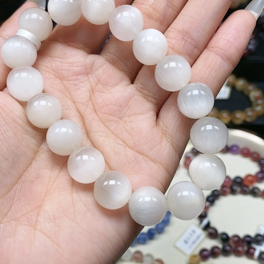 水晶手串未镶嵌白兔毛