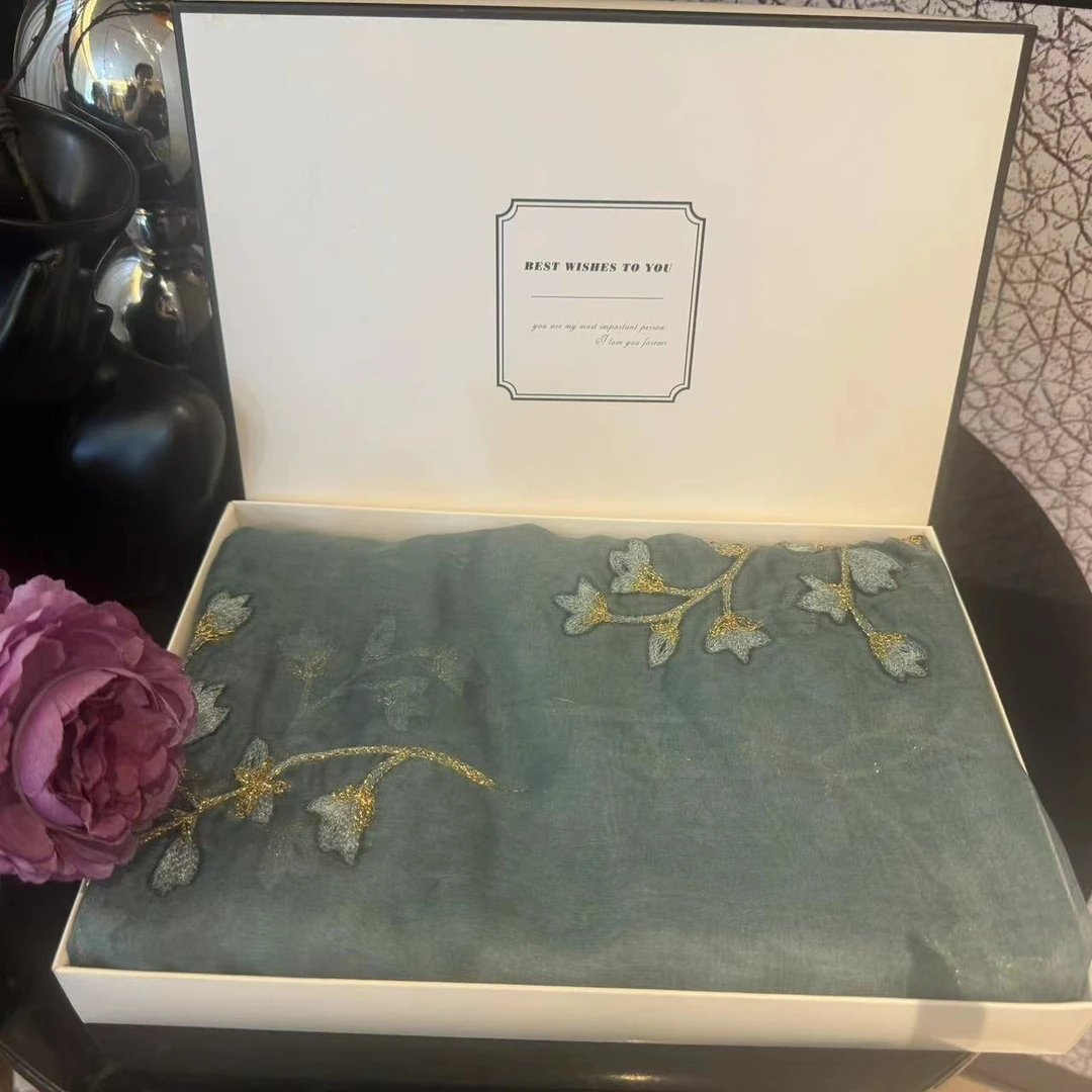 苏绣丝巾(颜色随机）时尚