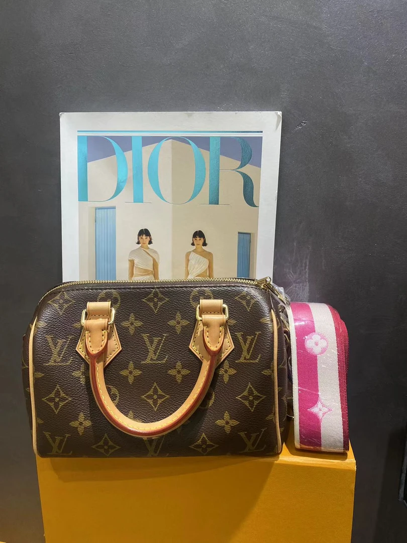 99新 LouisVuitton/路易威登 speedy20粉肩带单肩经典