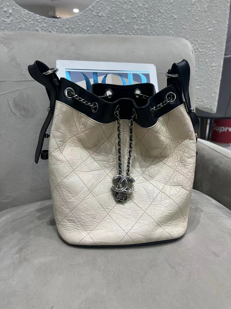 99新 Chanel/香奈儿 抽绳水桶包白色时尚