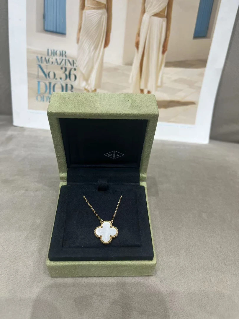 99新 梵克雅宝 中号白玉髓项链