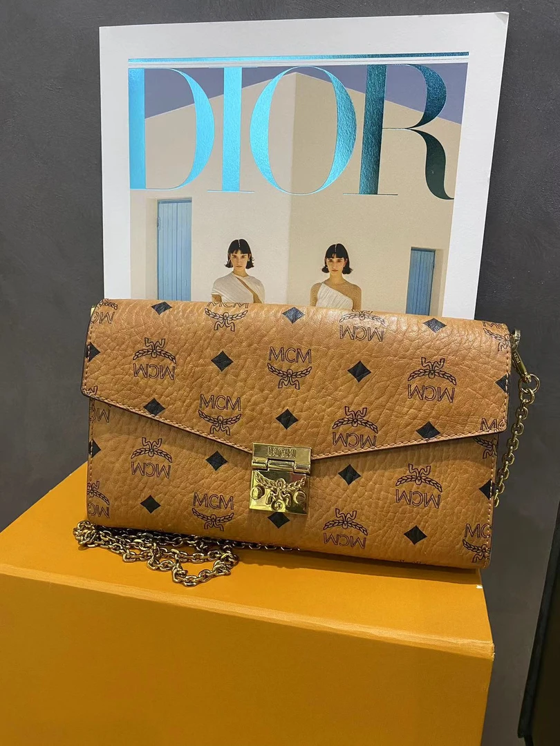 99新 MCM 老花邮差链条包气质时尚百搭中号