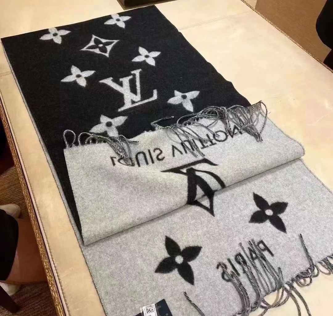 全新未使用 LouisVuitton/路易威登 羊绒经典围巾