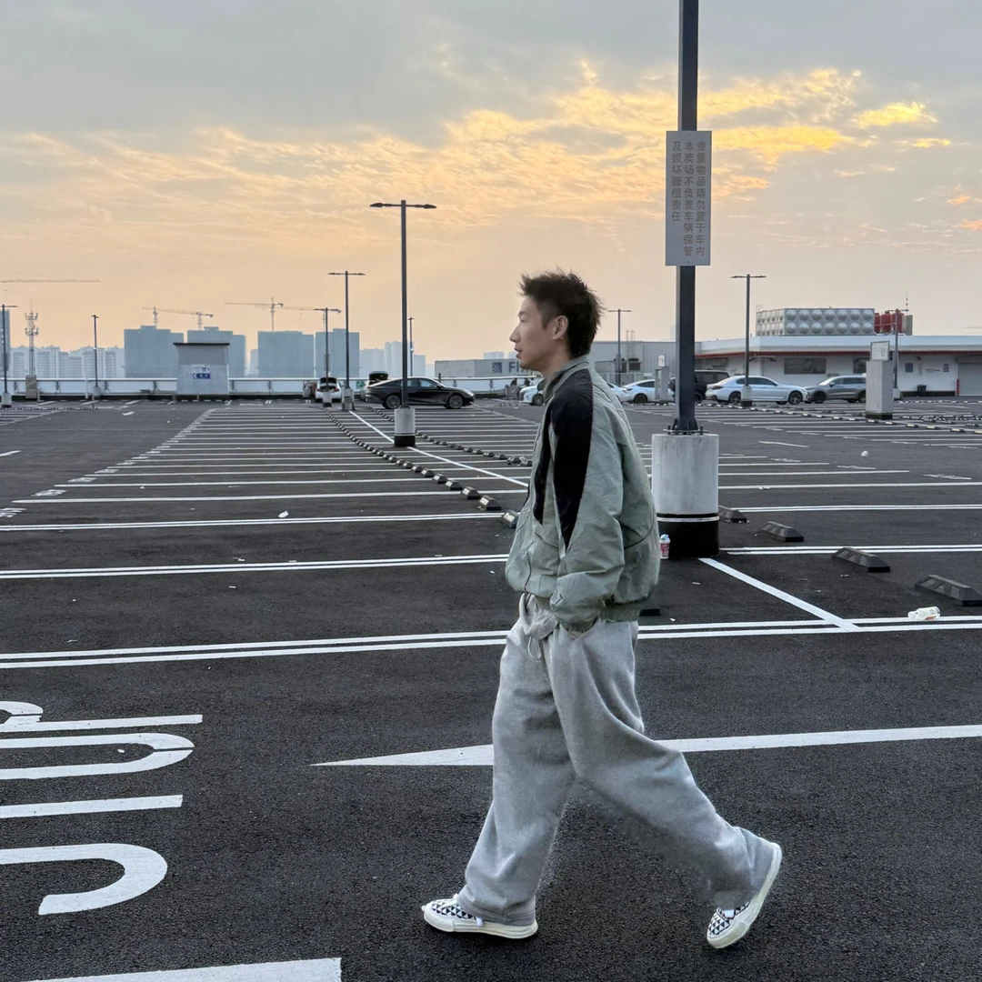 中圈弧秋冬加绒灰色阔腿卫裤男士时尚百搭休闲加厚潮流宽松情侣