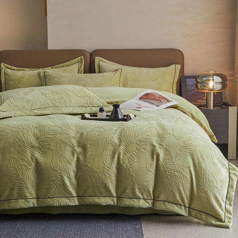 高端加厚牛奶绒雕花四件套双面绒被罩双人床单被套保暖婚庆床品