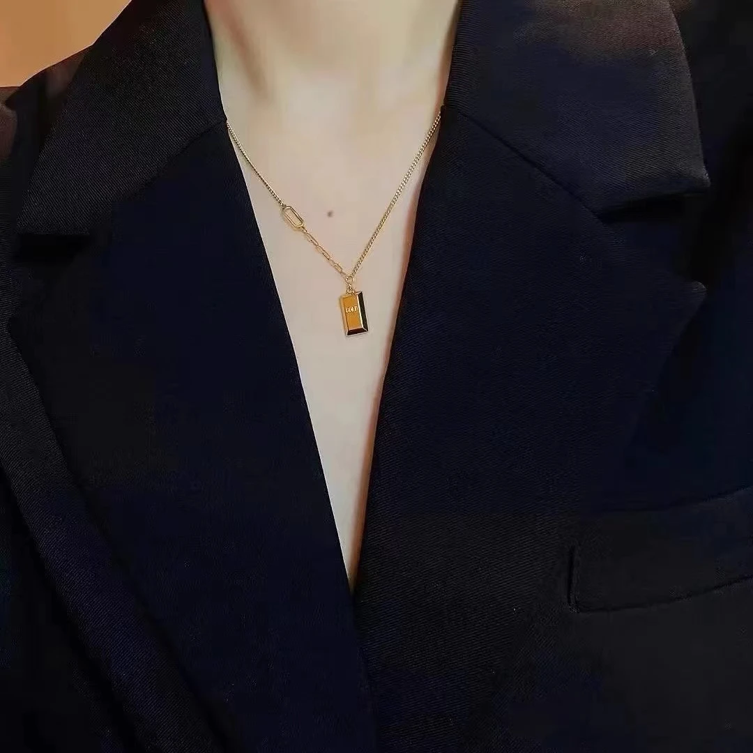 钛钢项链 春日花花轻奢百搭好运背面暴富Gold小方块吊坠ins项链
