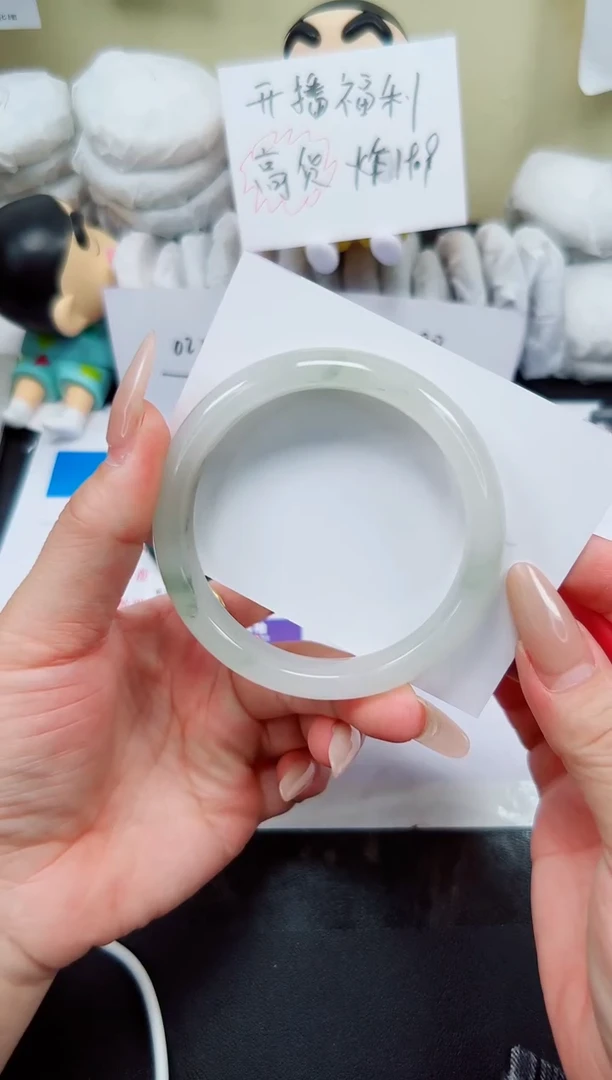 【闪购商品】石英质玉手镯未镶嵌49-圈口60