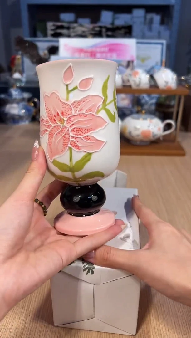 【闪购商品】杯97百合花白色手握杯(高)