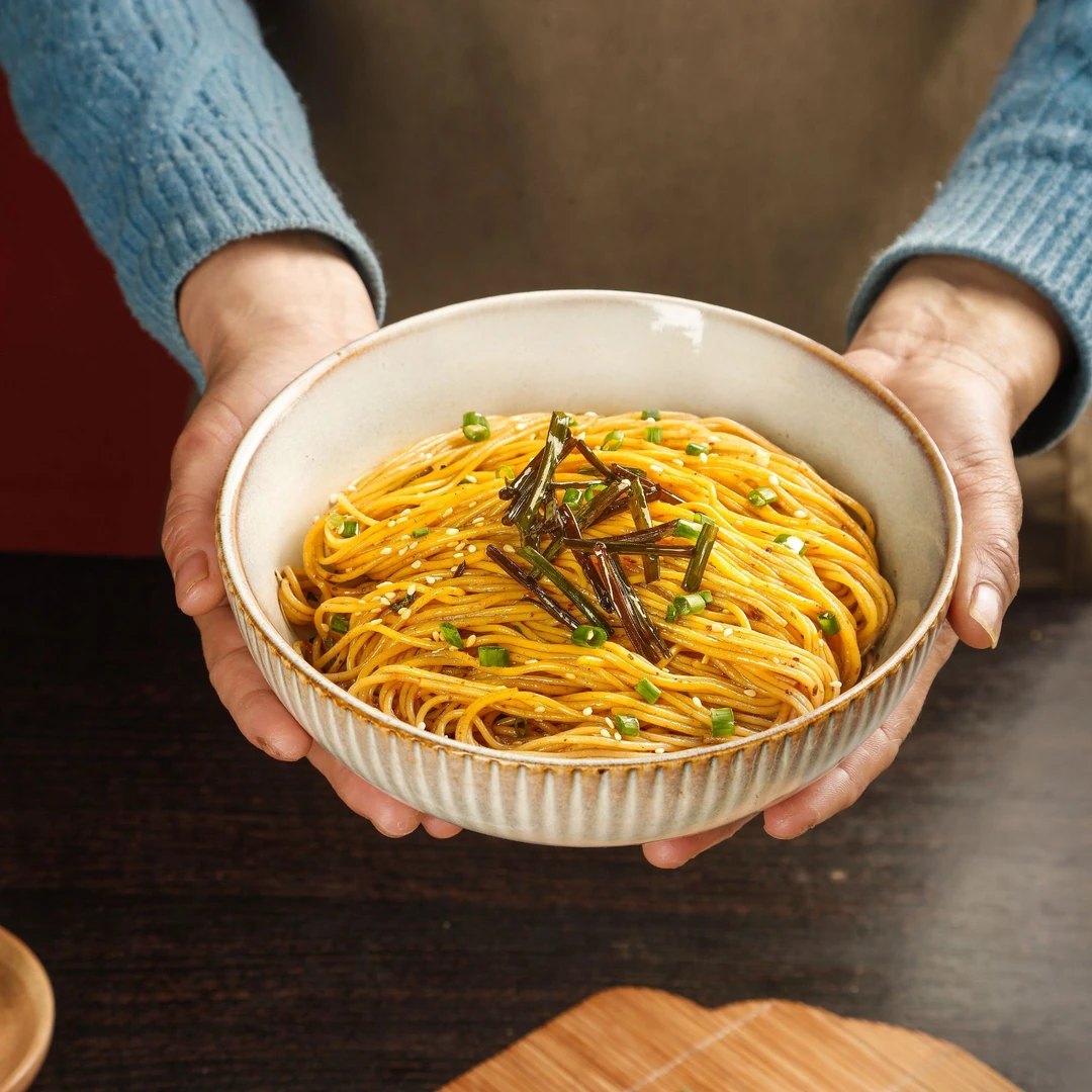 辛绿缘葱油拌面葱油拌玉米面条