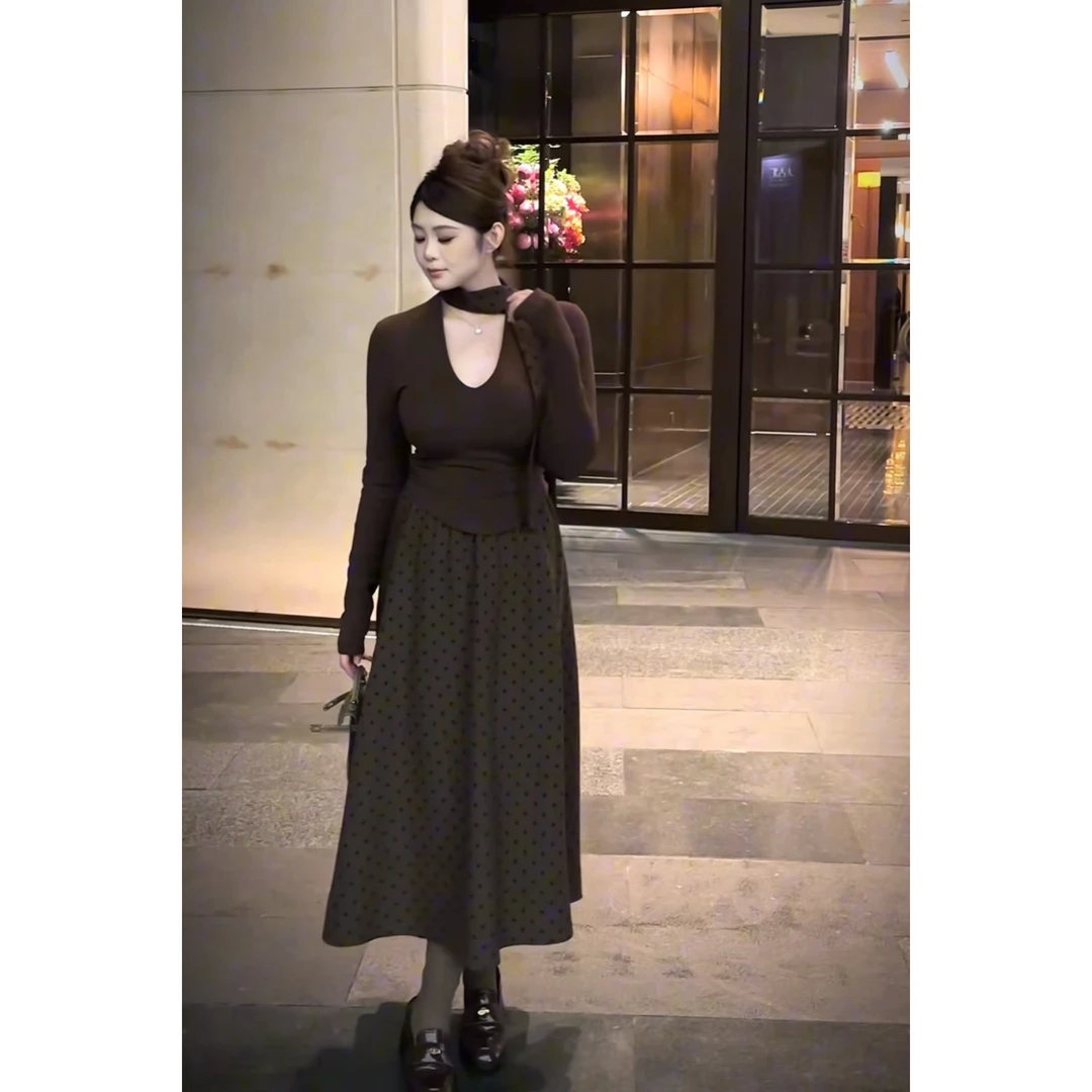 【现货】白七七微胖定制【奶茶啵啵】修身显瘦复古U领上衣+半裙 L1605