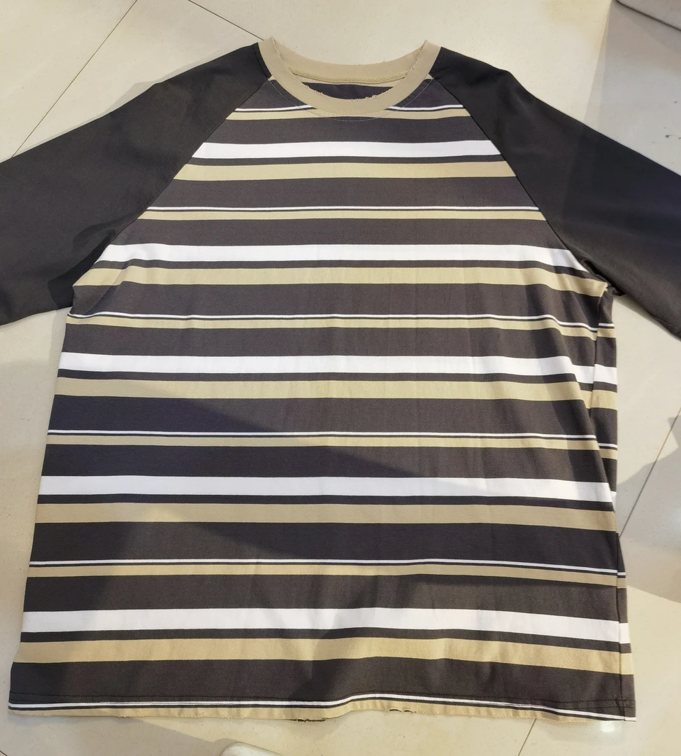 2024年夏水洗领口磨破拼接休闲条纹大版T恤