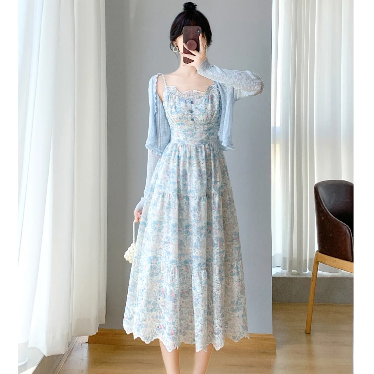 法式V领刺绣碎花蛋糕连衣裙女2025春夏新款收腰显瘦中长款吊带裙