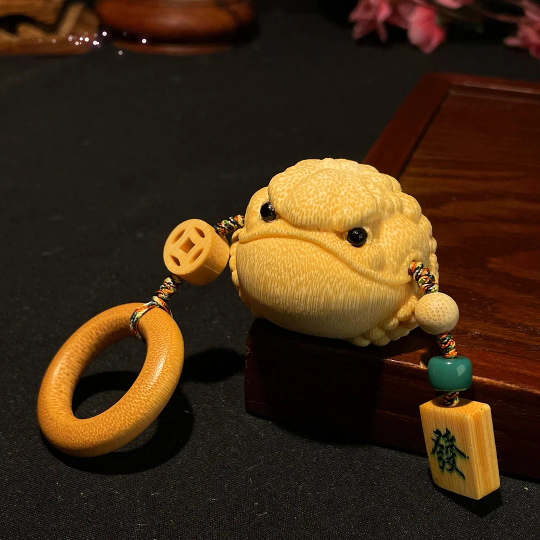 【喜舍】恶霸金蟾带绿發配饰  直径4.0左右 竹雕刻 浮力