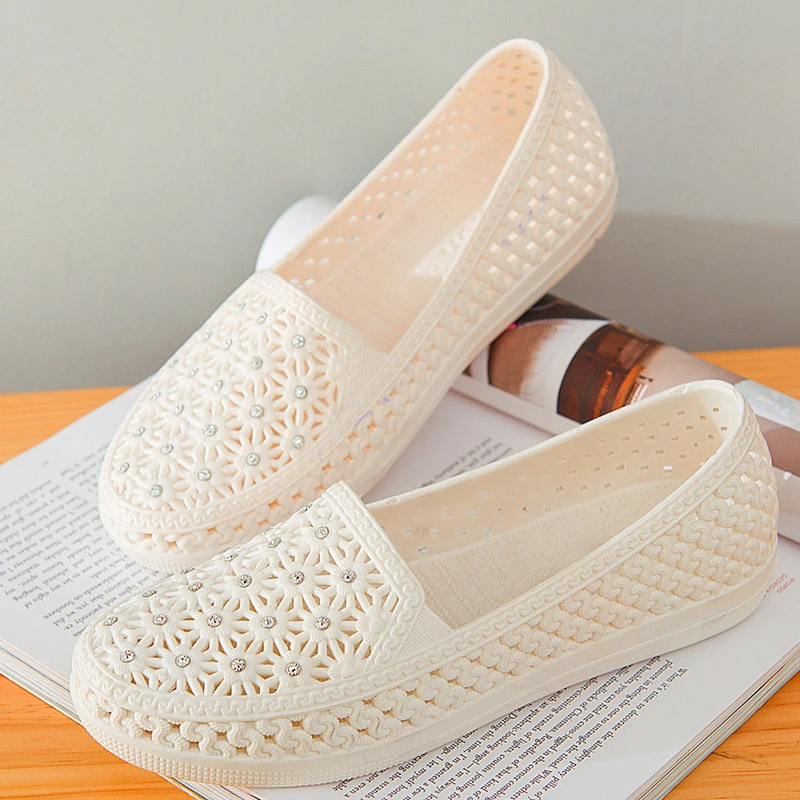 夏季防水镂空透气浅口凉鞋护士鞋女士防滑沙滩鞋白色漂流鞋平底