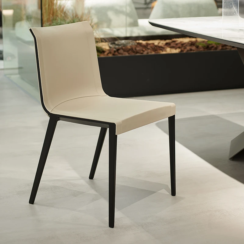 超迁皮B&B意式极简夏洛特家用岛台餐椅设计师轻奢定型棉真皮高级