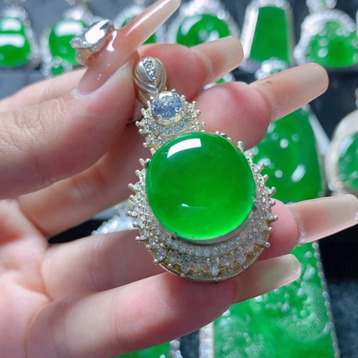 翡翠颈饰未镶嵌18635249。