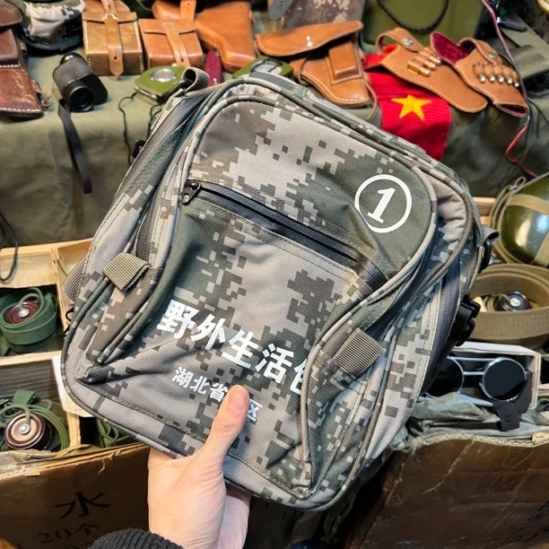 正品老货迷彩野外生活包作业包全新库存