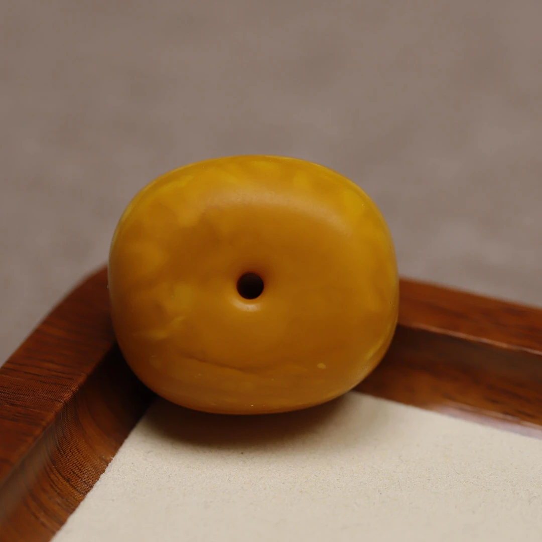 天然原矿老蜜蜡饼子橘皮花蜡扣子挂坠藏扣 32.5*29*20.8mm 14.36g