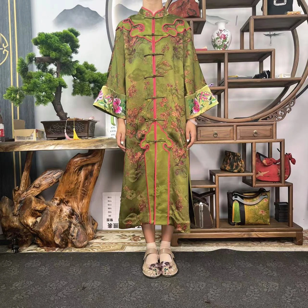 65姆米提花绿色玉兰花如意风衣