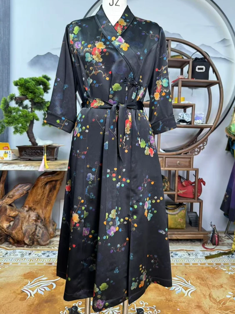 60姆米重锻黑底七彩梅花汉服款连衣裙100桑蚕丝款