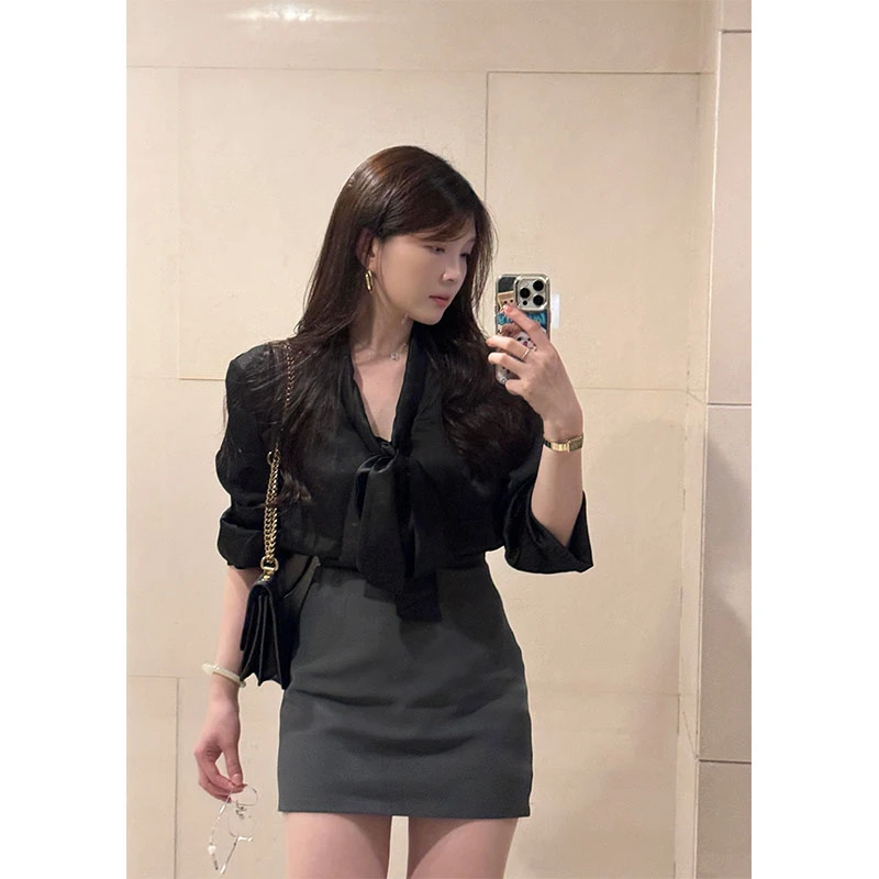 2025早秋新款轻熟风穿搭高级设计感V领长袖上衣直筒百搭A字半身裙