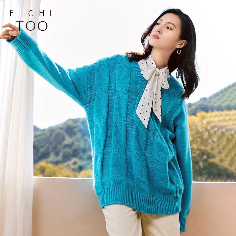 A爱居兔女装V领复古绞花设计保暖舒适长袖针织衫ENZAJ3M018A