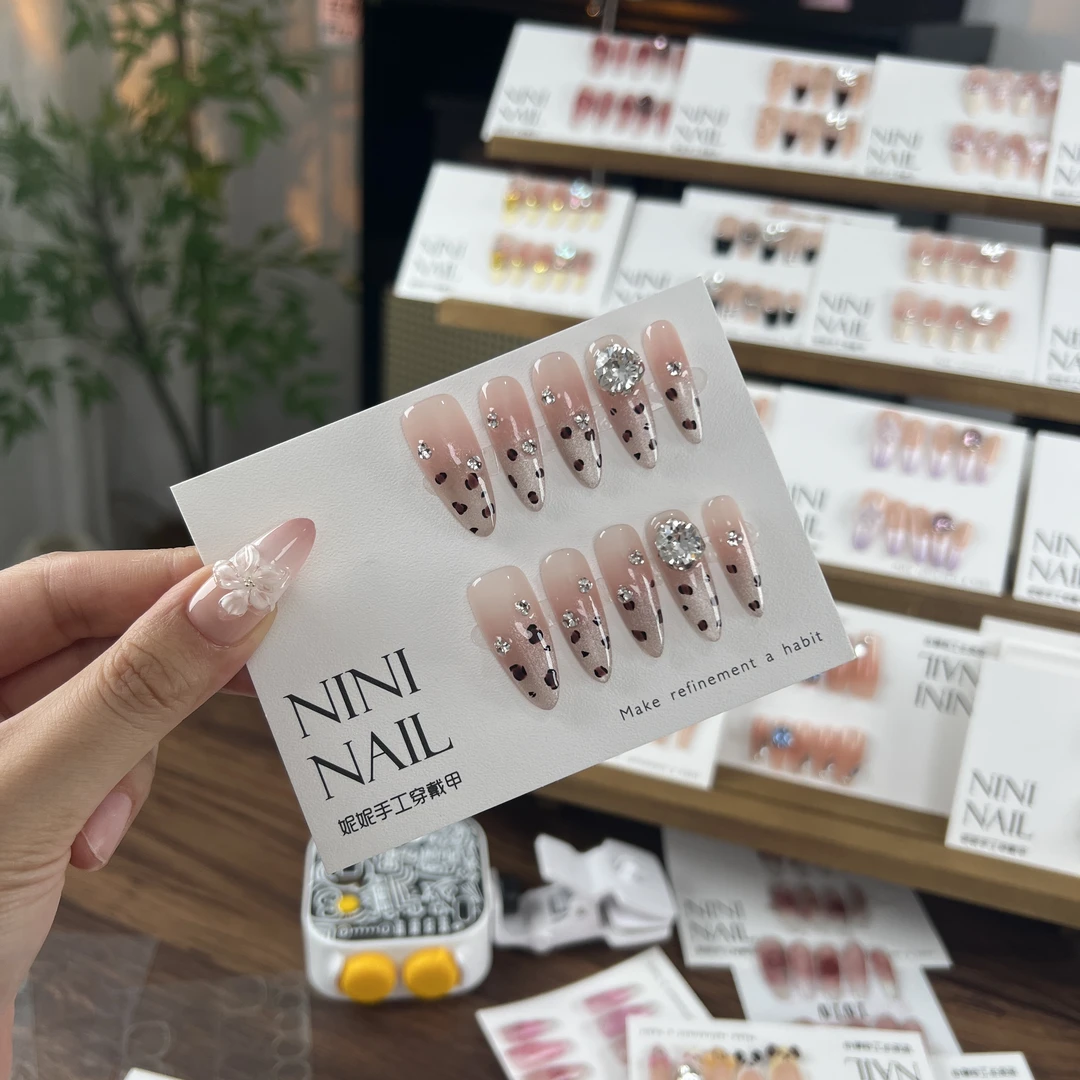 NINI[豹豹]纯手工手绘猫眼显白豹纹施家华子钻纯手工穿戴甲
