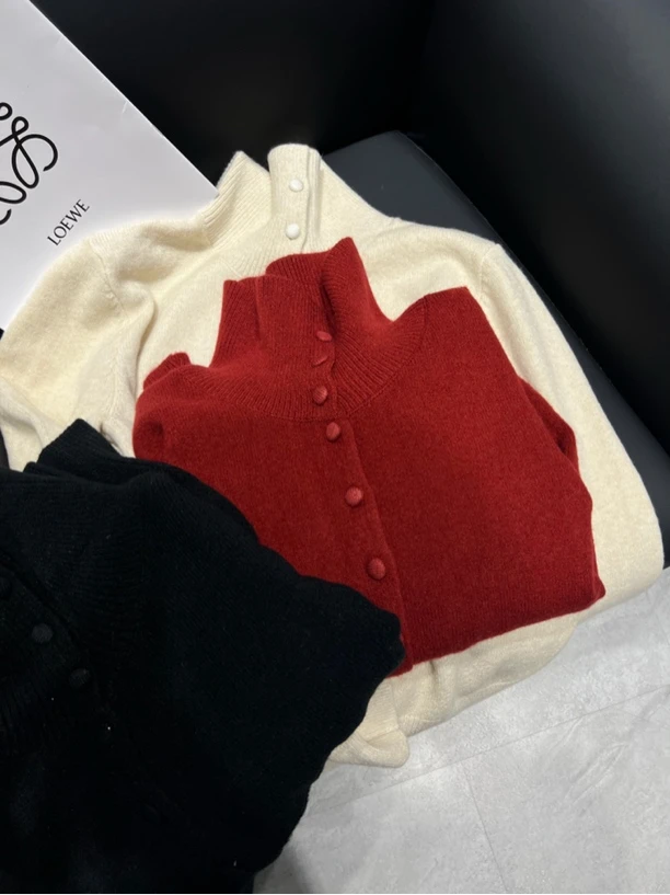 KW【恋冬】南油欧货小众设计感纽扣设计时尚百搭套头毛衣