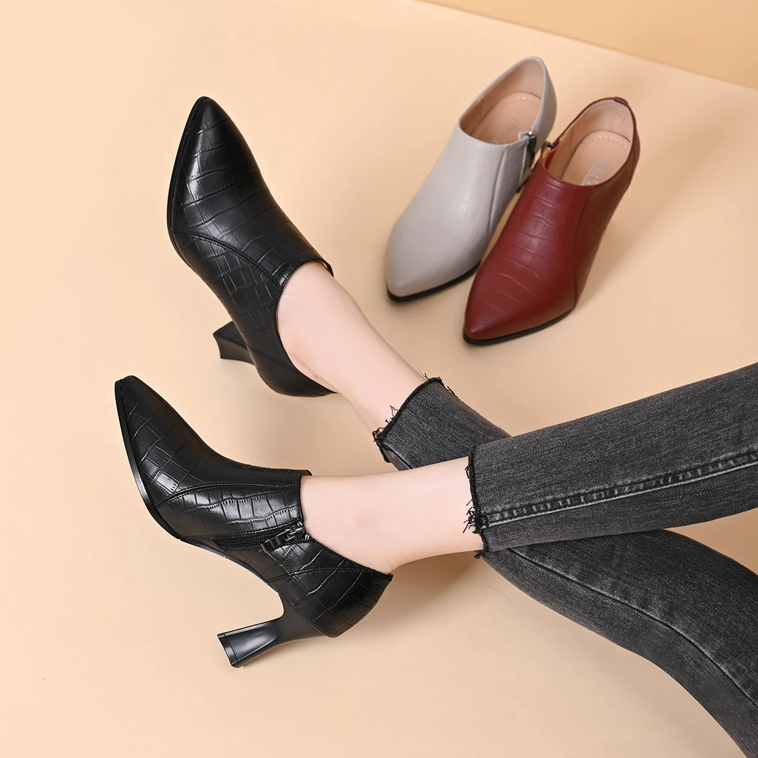 2025春季新款粗跟软底百搭职业工作鞋小皮鞋女时尚尖头中跟单鞋女