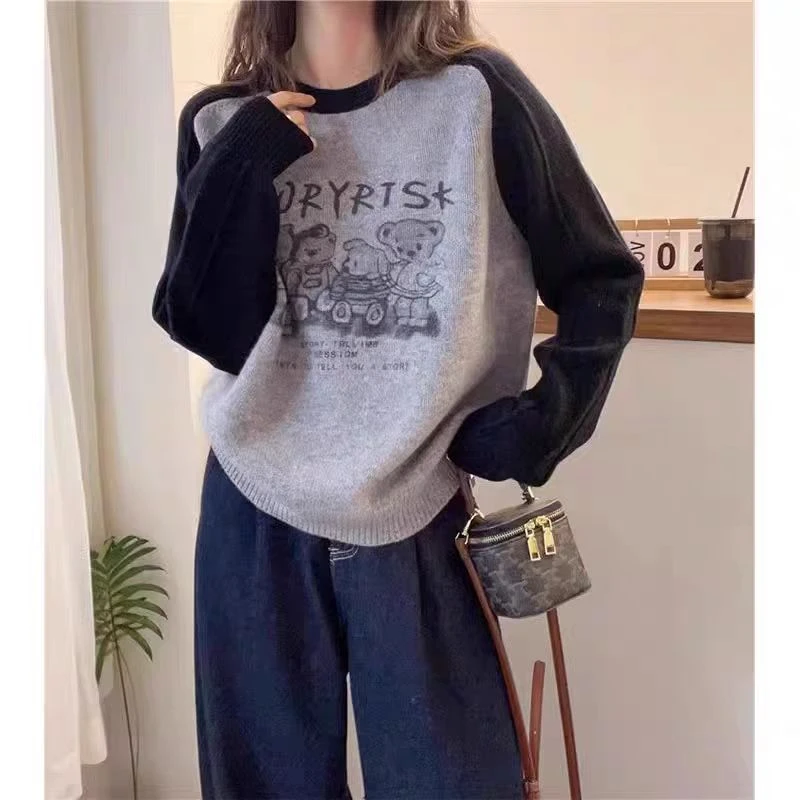 【小熊-灰】秋冬新款时尚圆领插肩袖趣味卡通图案软糯毛衣女