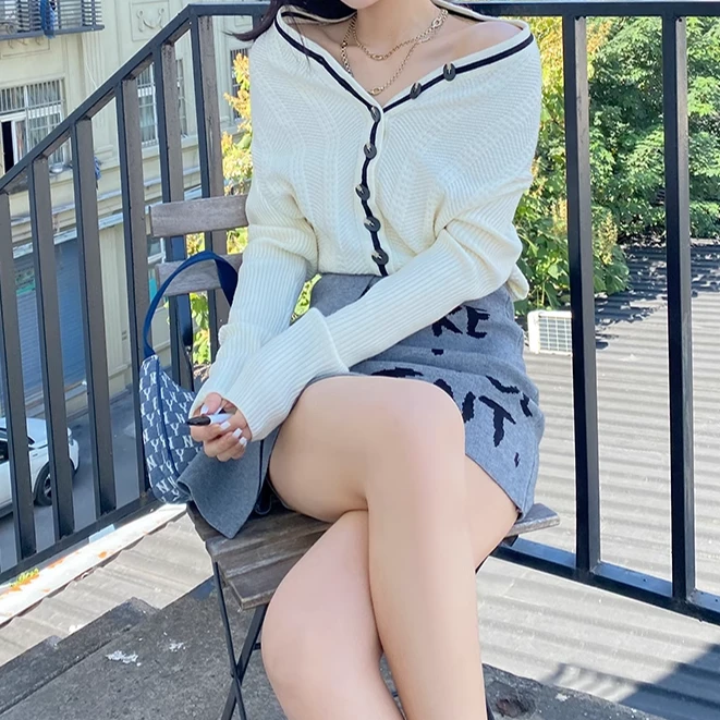 NAVST时尚百搭白色领口黑边开衫C2108065ZK3