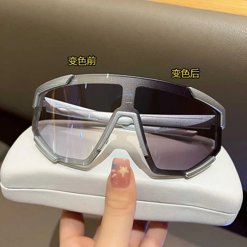 运动变色眼镜专业防风骑行眼镜日夜两用防紫外线户外骑山地护目镜
