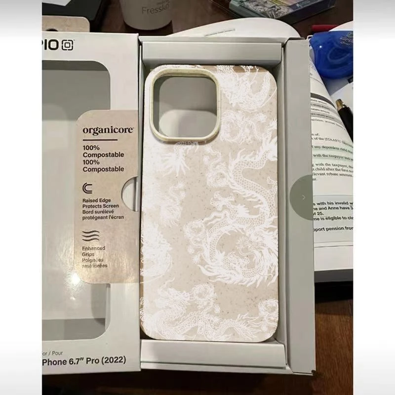 白色图腾龙iPhone15/14手机壳13龙年小麦壳肤感苹果13/12/11软壳