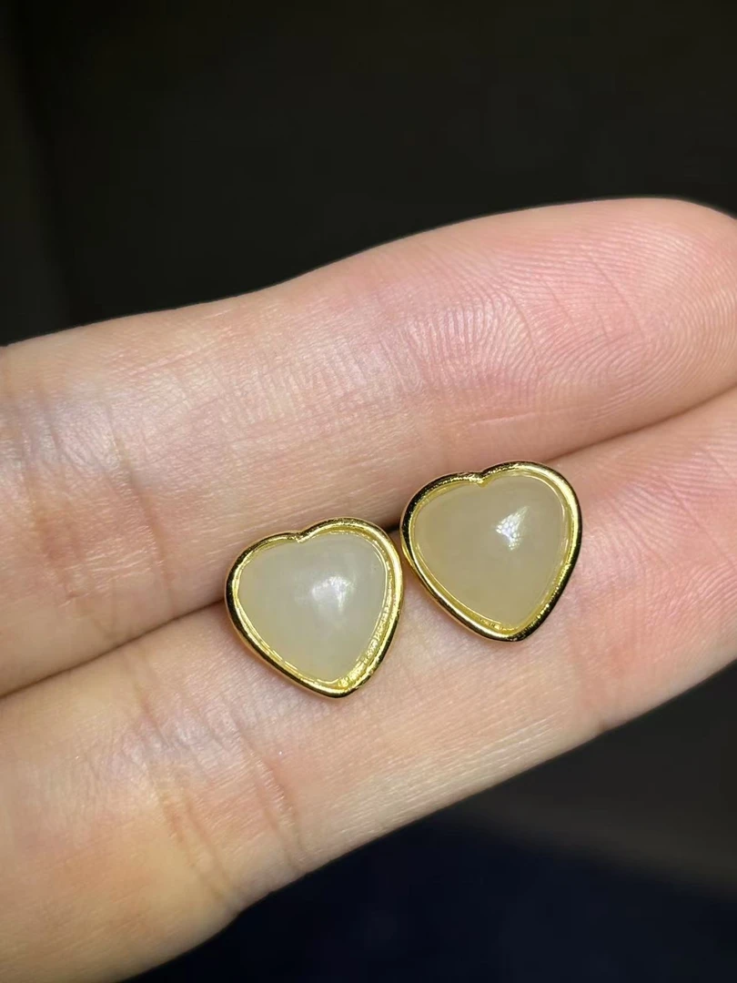 q2HY4658-S925银镶嵌和田玉爱心耳钉