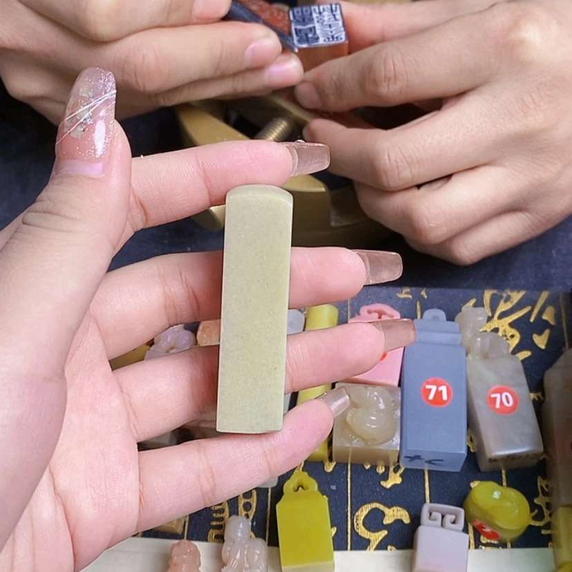 【闪购商品】老挝石听***人