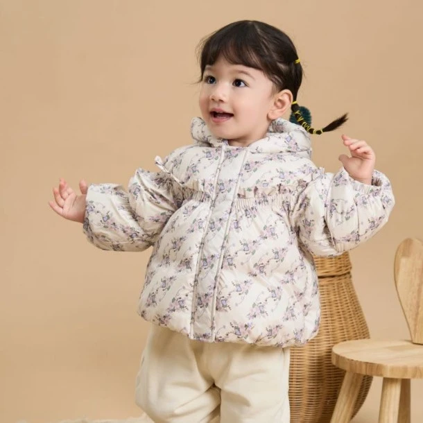 女童洋气连帽羽绒服女童冬季短款加厚外套新款保暖可爱女宝印花