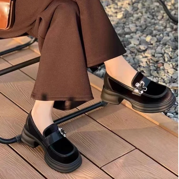 4559 女鞋欧洲站春季新款厚底粗跟单鞋英伦风一脚蹬乐福