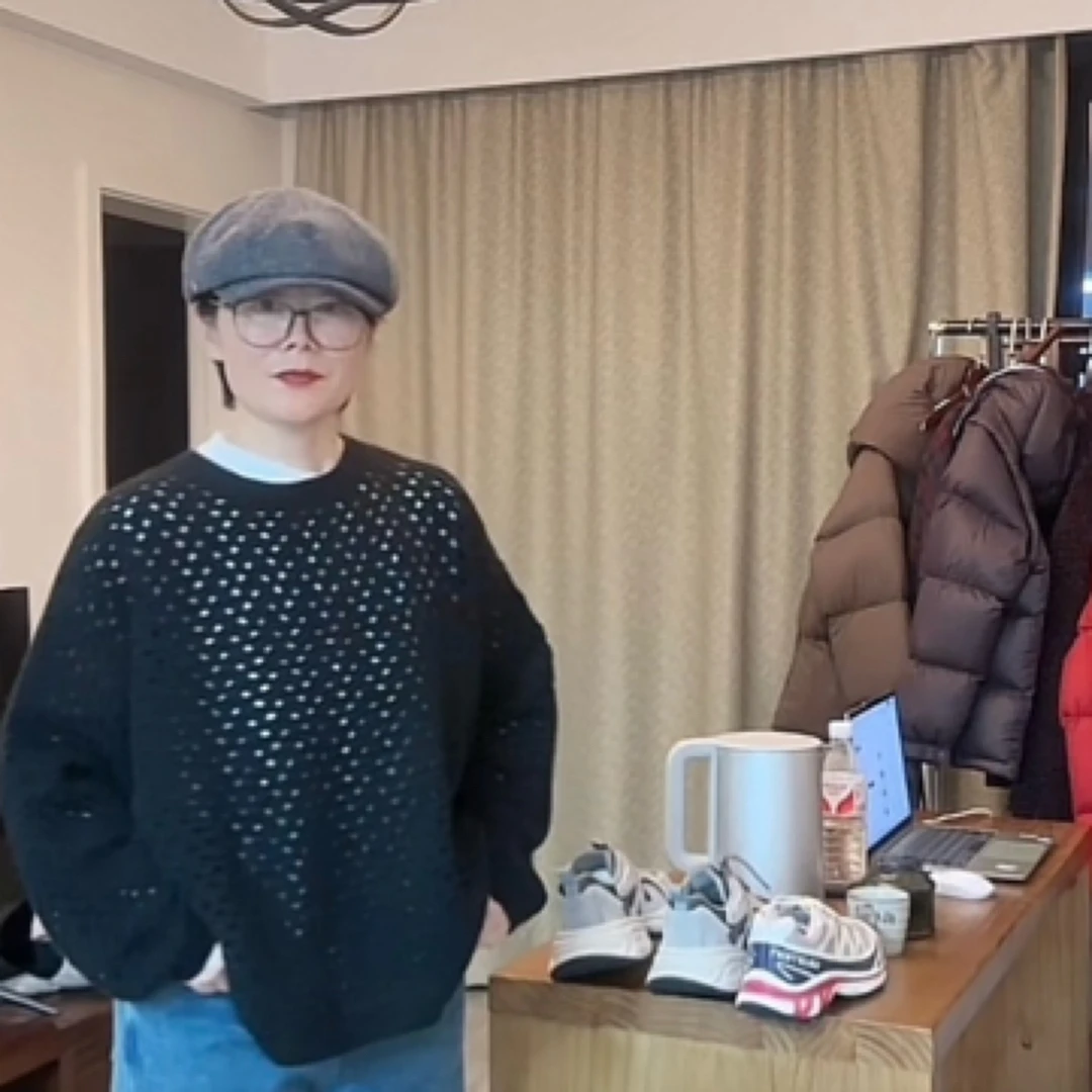 高级感满满镂空羊绒衫