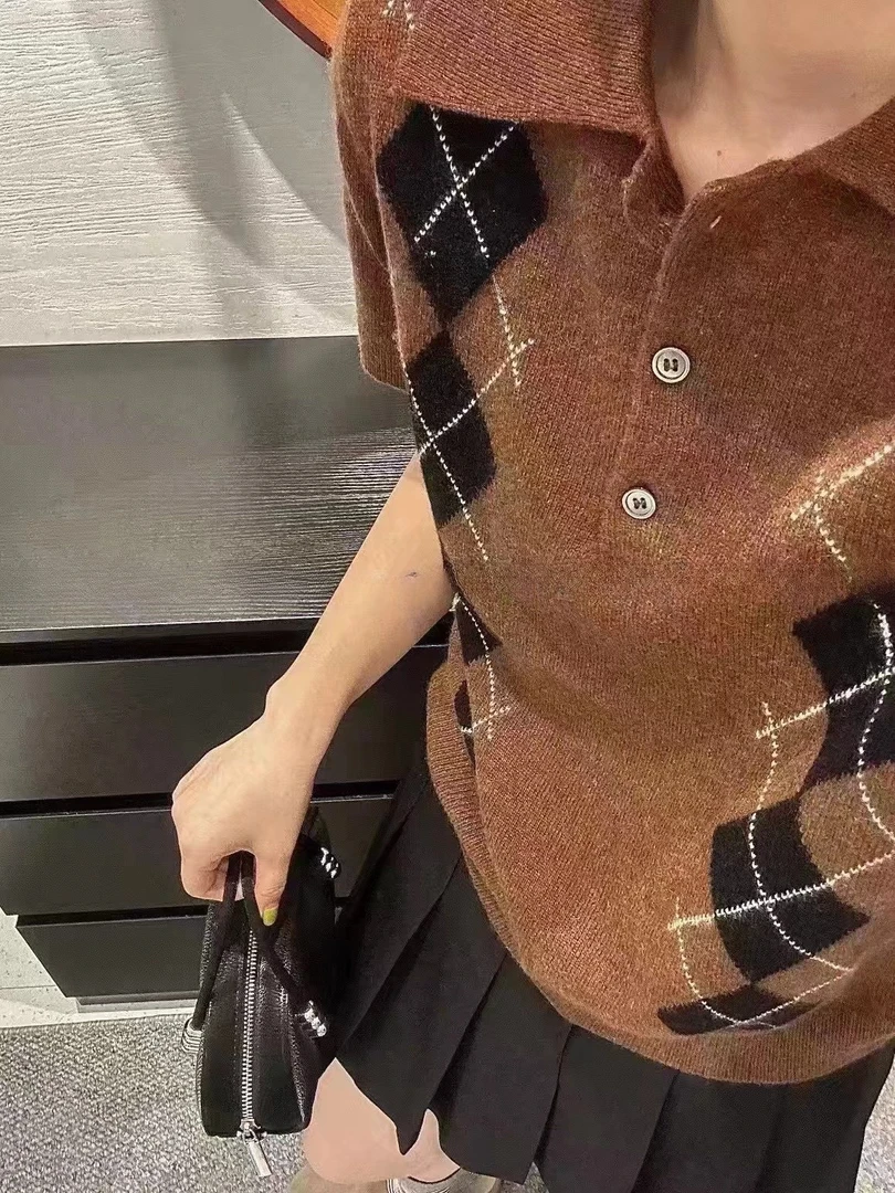 设计款小翻领羊绒衫