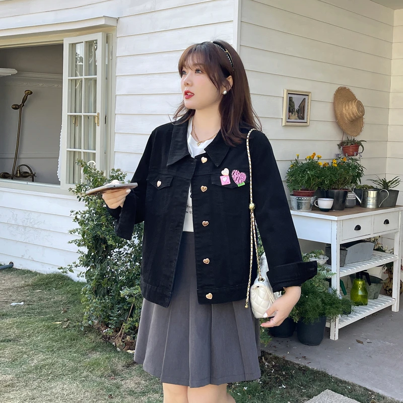 采多宝大码显瘦春章仔爱心扣子牛仔外套棒球服 CCW0611