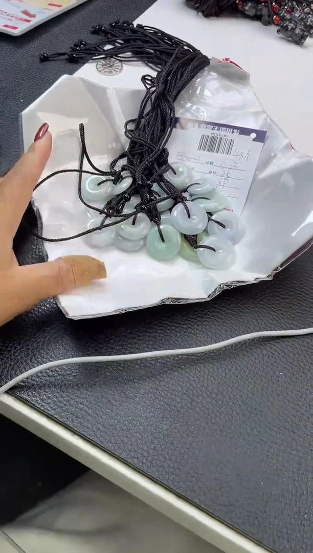 【闪购商品】翡翠平安扣未镶嵌东哥/406589/多样性发/有微瑕