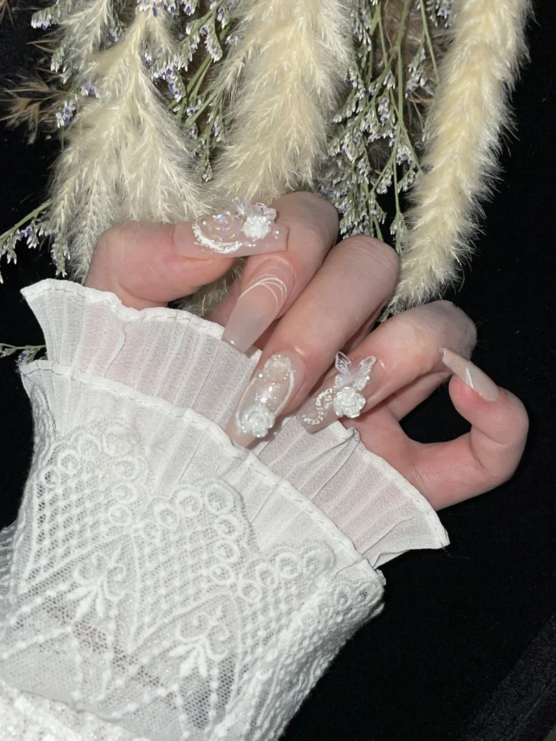 BabyGirl花海｜ 粉嘟重工花朵法式蝴蝶纯欲轻奢手工穿戴甲